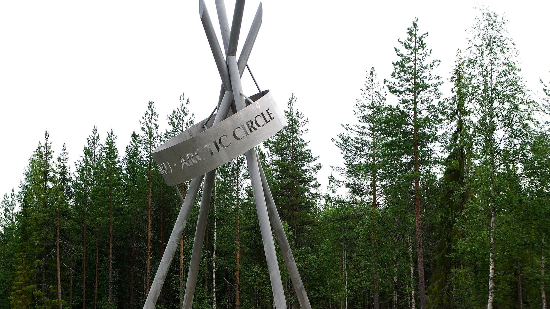 Der Polarkreis in Finnland markiert die magische Grenze zum Norden